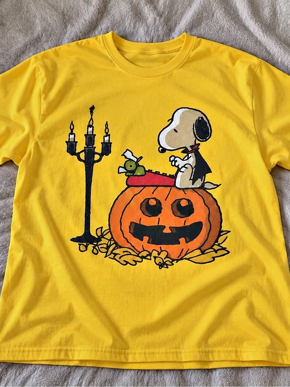 Daisy Yellow Dog Vampire Halloween Graphic Tee Gildan Reprint